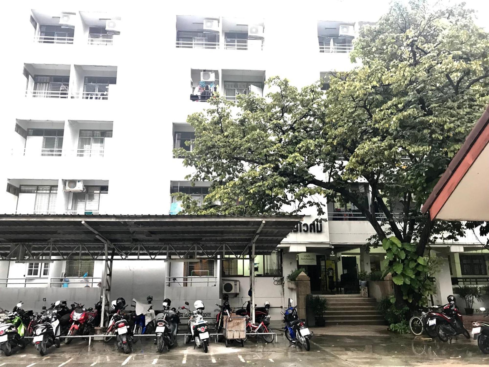 Jaroonwej Bangsaen Hotel Exterior photo